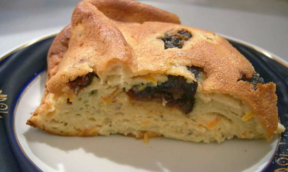 Рецепт творожный пирог с черносливом и морковью