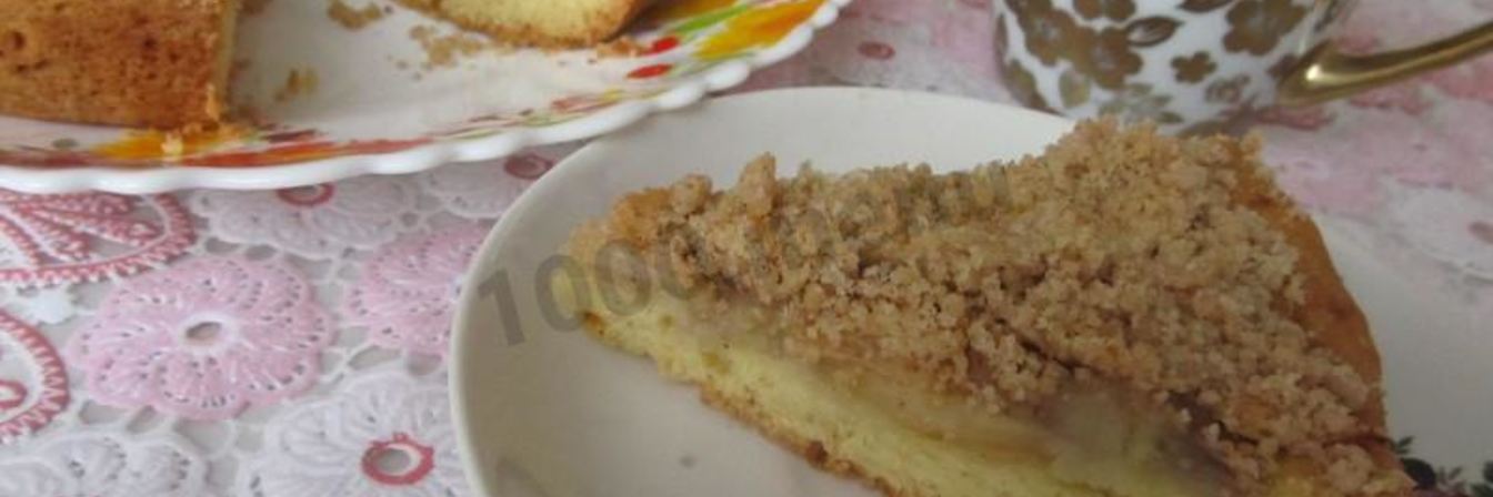 Яблочно-банановый пирог на сметане со штрейзелем