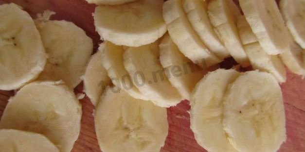 яблочно-банановый пирог на сметане со штрейзелем