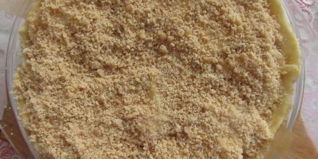 яблочно-банановый пирог на сметане со штрейзелем