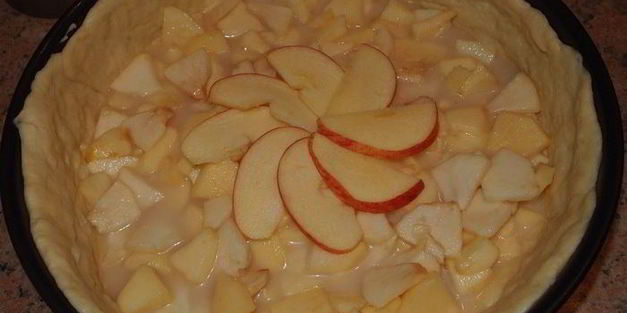 яблочный пирог из вкусного теста со сливочной заливкой