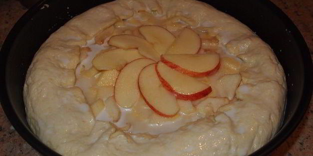 яблочный пирог из вкусного теста со сливочной заливкой