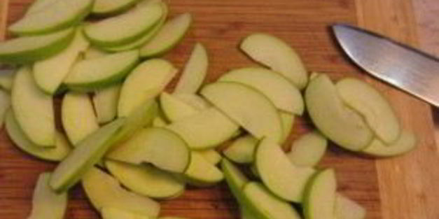 яблочный пирог с абрикосовым джемом