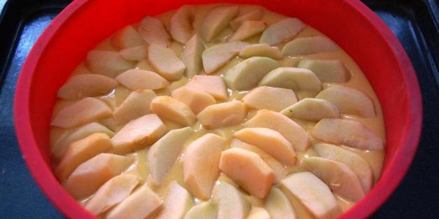 яблочный пирог со сливочной заливкой