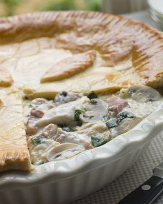 Закрытый пирог с телятиной и белыми грибами