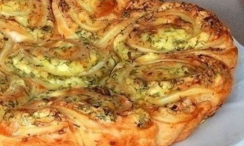 Рецепт закусочный пирог из слоеного теста с фетой и зеленью