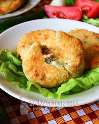 Быстрые пирожки с курицей и брынзой