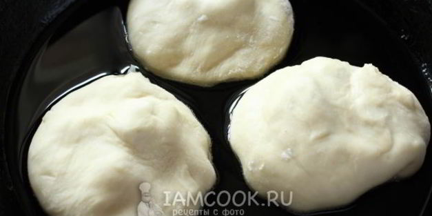 быстрые пирожки с курицей и брынзой