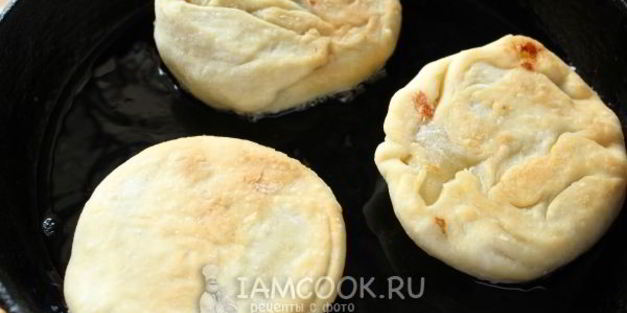 быстрые пирожки с курицей и брынзой