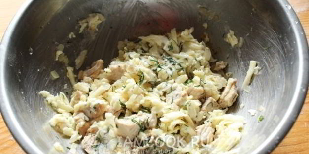 быстрые пирожки с курицей и брынзой