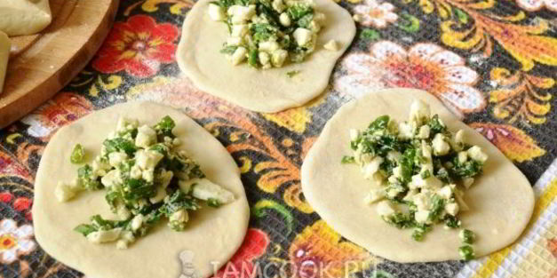 быстрые пирожки с яйцом и луком