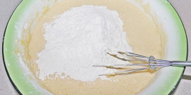 дрожжевые пирожки с малиной в духовке