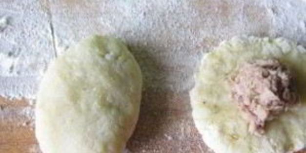 картофельные пирожки с начинкой из фарша