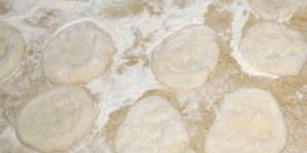 ленивые пирожки с луком и яйцом