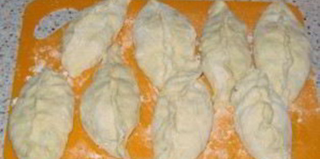 ленивые пирожки с луком и яйцом