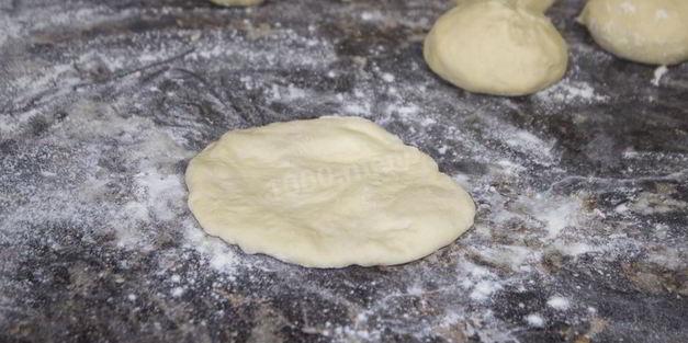 пирожки дрожжевые на воде на сковороде