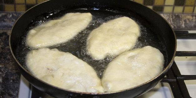 пирожки дрожжевые на воде на сковороде