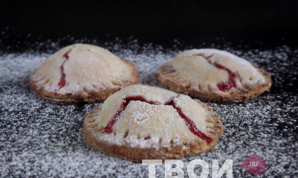 Рецепт пирожков иза песочного тест с клубникого