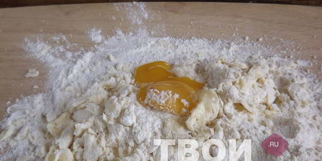 пирожки из песочного теста с клубникой