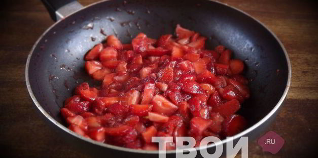 пирожки из песочного теста с клубникой