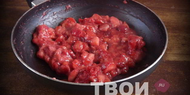 пирожки из песочного теста с клубникой