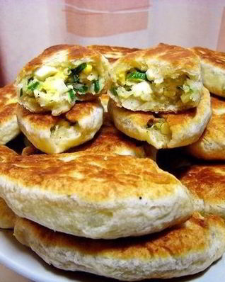 Пирожки с черемшой, рисом и луком