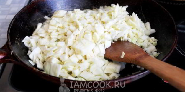 пирожки с капустой и мясом в духовке