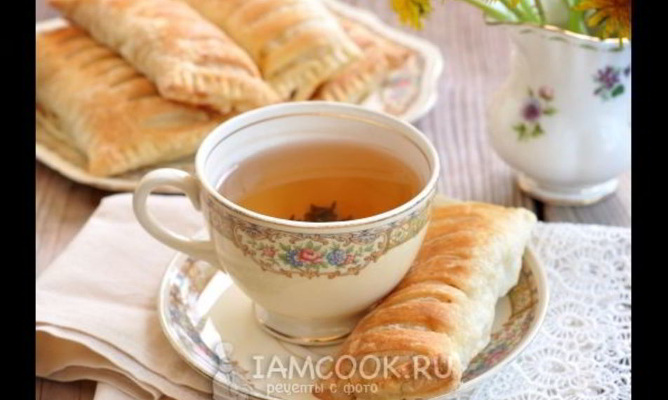 Рецепт пирожки с курицей и ветчиной из слоеного теста