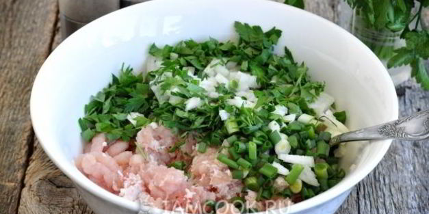 пирожки с курицей и ветчиной из слоеного теста