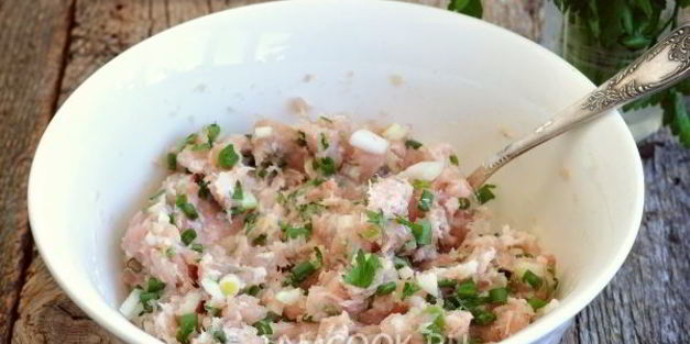 пирожки с курицей и ветчиной из слоеного теста