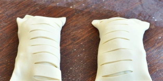 пирожки с курицей и ветчиной из слоеного теста