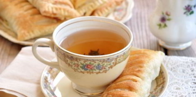 пирожки с курицей и ветчиной из слоеного теста