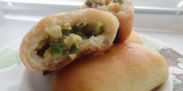 пирожки с луком и яйцом