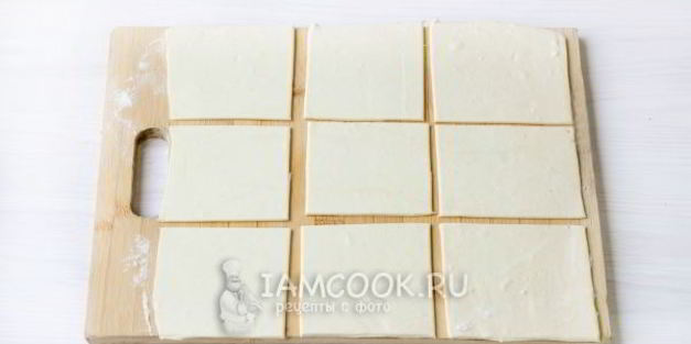 пирожки с вишней из слоеного теста