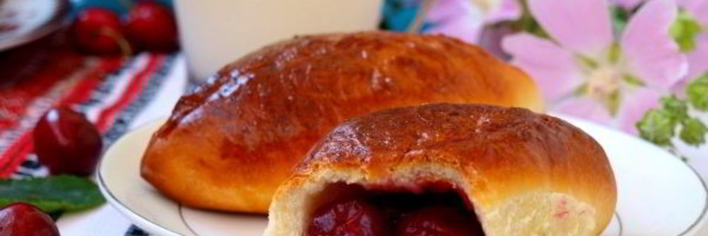 Пирожки с вишней в духовке