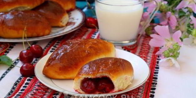 пирожки с вишней в духовке