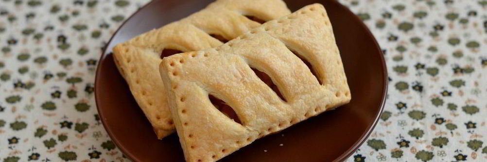Пирожки с яблоками из слоеного теста