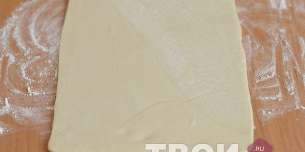 пирожки с яблоками из слоеного теста