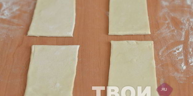 пирожки с яблоками из слоеного теста