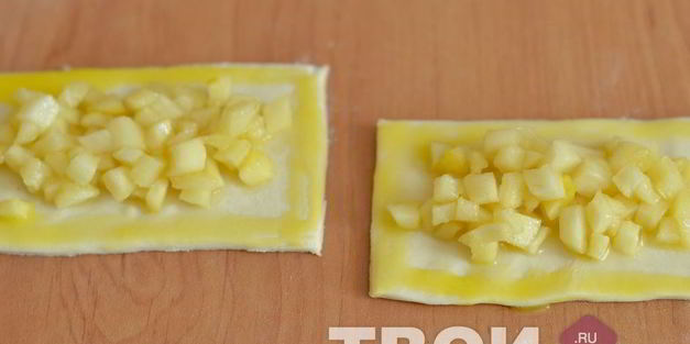 пирожки с яблоками из слоеного теста