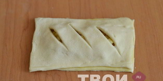 пирожки с яблоками из слоеного теста