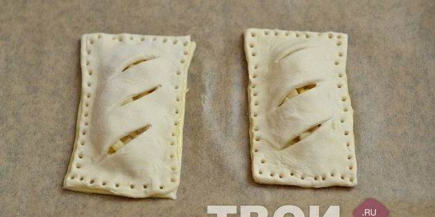 пирожки с яблоками из слоеного теста