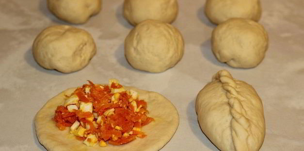 пирожки с яйцами и морковью
