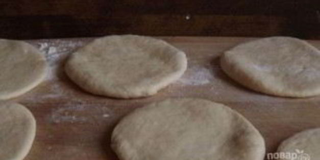 пирожки с яйцом и зеленым луком