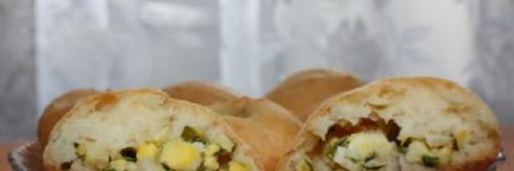 Пирожки с зеленым луком и яйцом