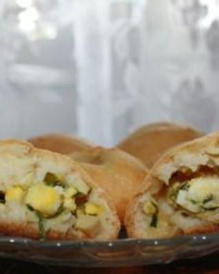 Пирожки с зеленым луком и яйцом