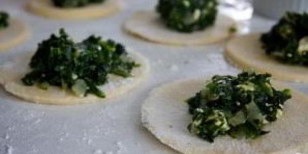 пирожки со шпинатом и сыром фета