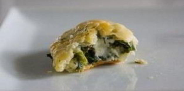 пирожки со шпинатом и сыром фета