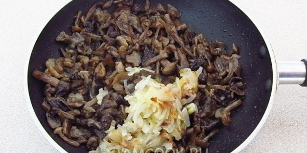 пирожки жареные с опятами