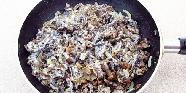 пирожки жареные с опятами